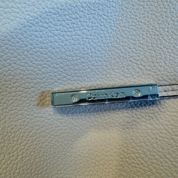 Brand New Calvin Klein Gabrianna Novelty Slim Side Zip Tote - Picture 8 of 15